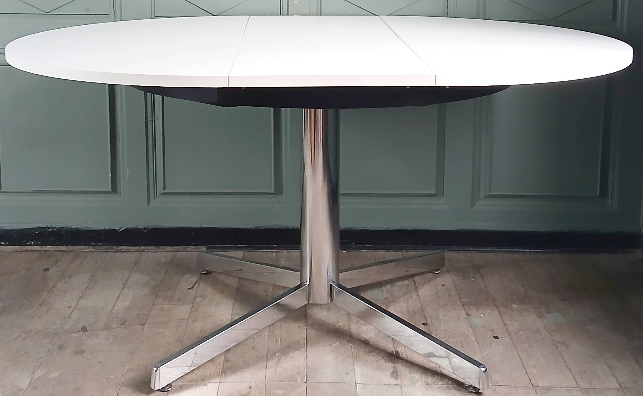 Table à manger "Pelikan" extensible. Esprit Florence Knoll. Roche Bobois 70