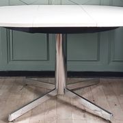 Table à manger "Pelikan" extensible. Esprit Florence Knoll. Roche Bobois 70