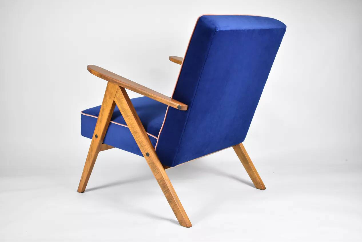 Fauteuil vintage B310 VAR "Compas", Pologne, super restauré, années 1960, velours bleu et rose.