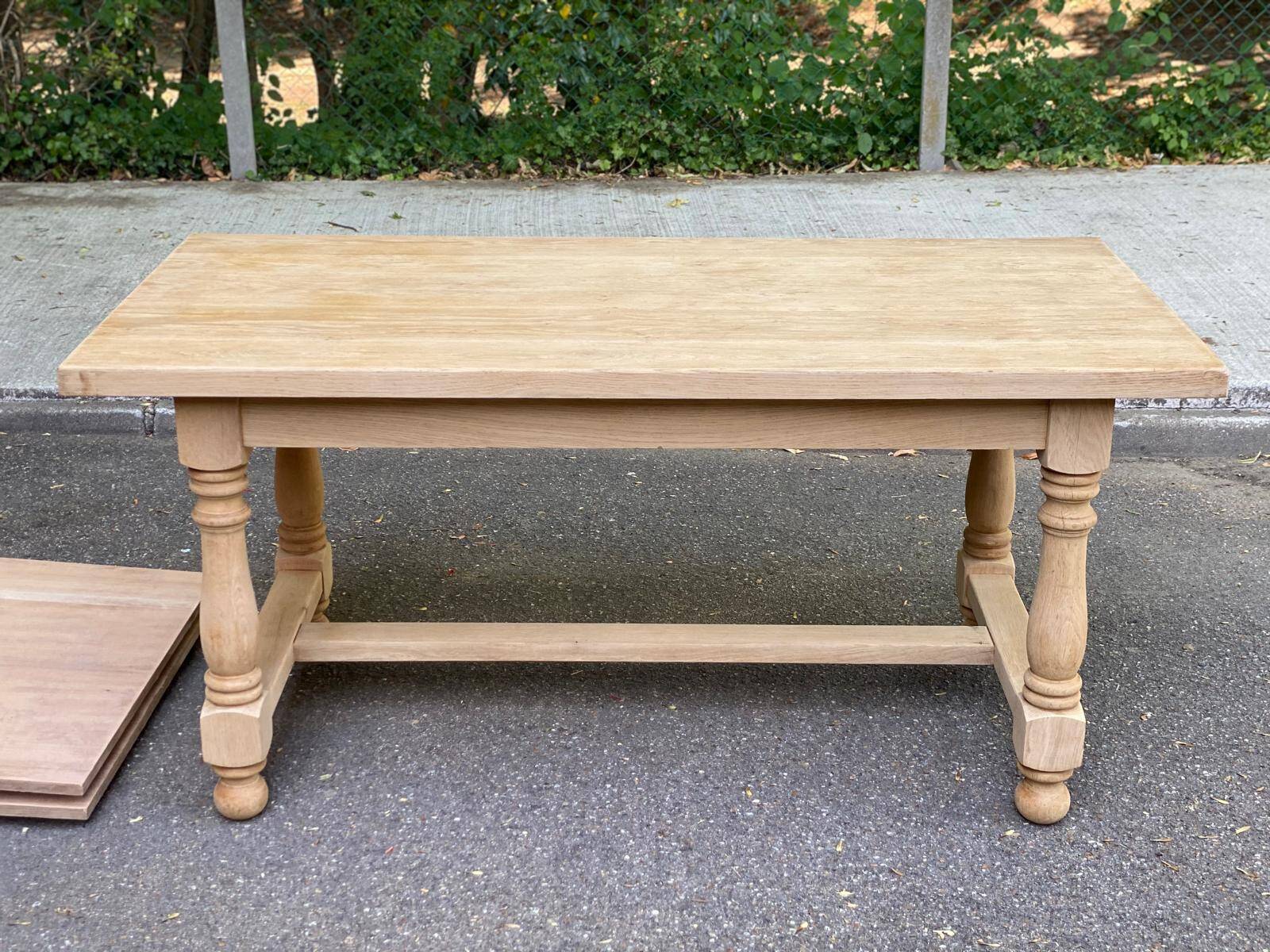Renovated extendable farmhouse dining table made of solid raw oak from the 1950s.