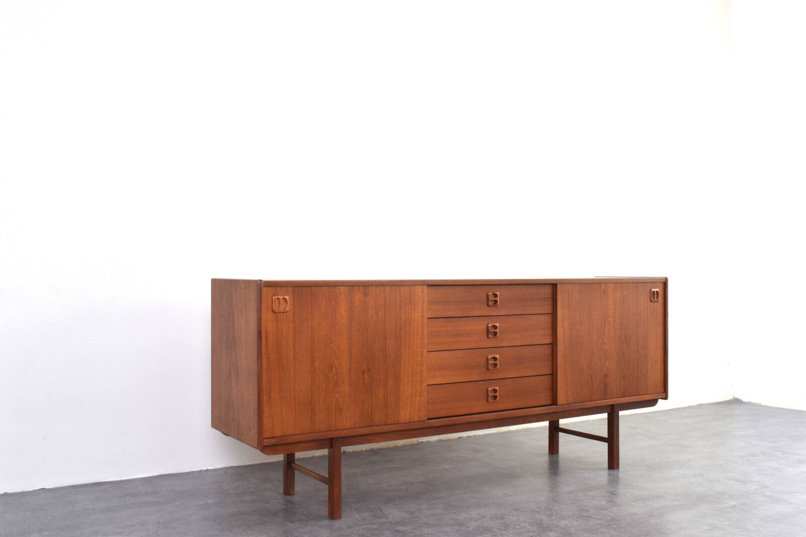 Buffet en teck du milieu du siècle par Klippan Korsør pour Ikea, années 1960.