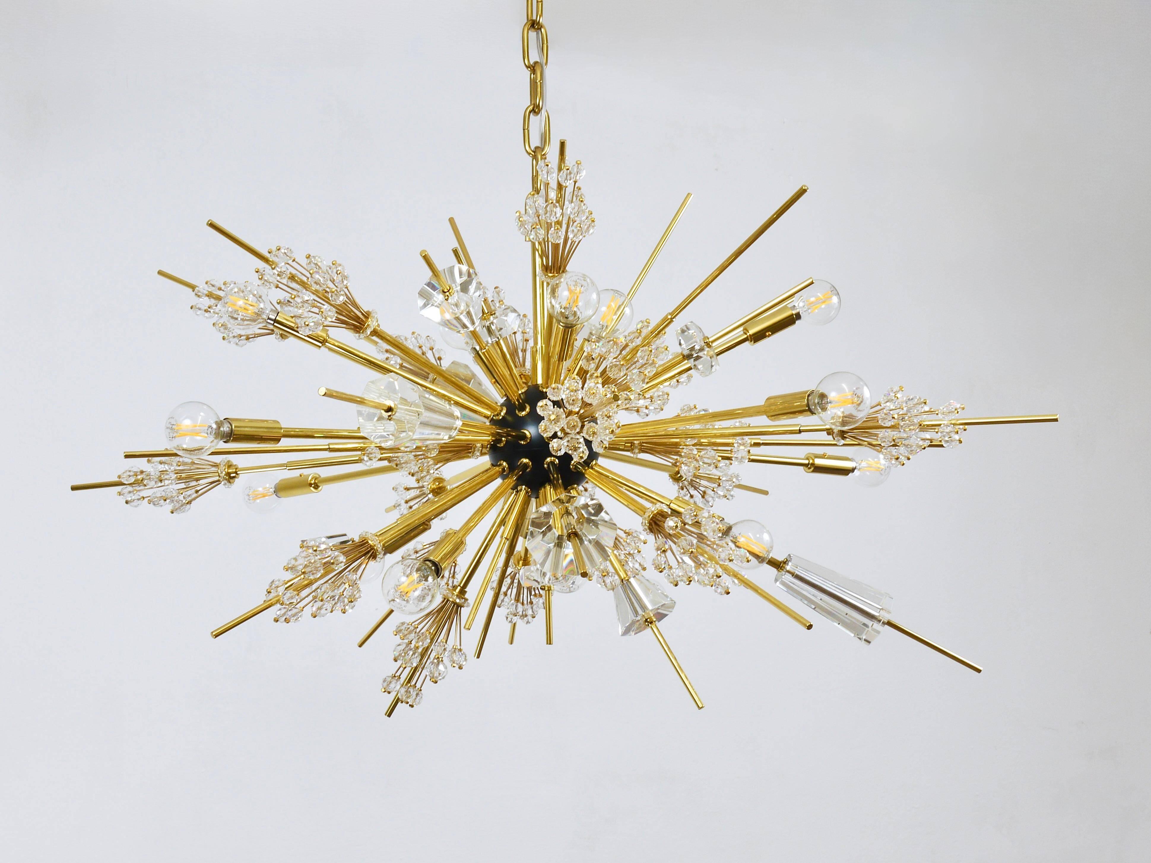 Grand Sputnik chandelier Metropolitan Opera in crystal and brass J.L. Lobmeyr