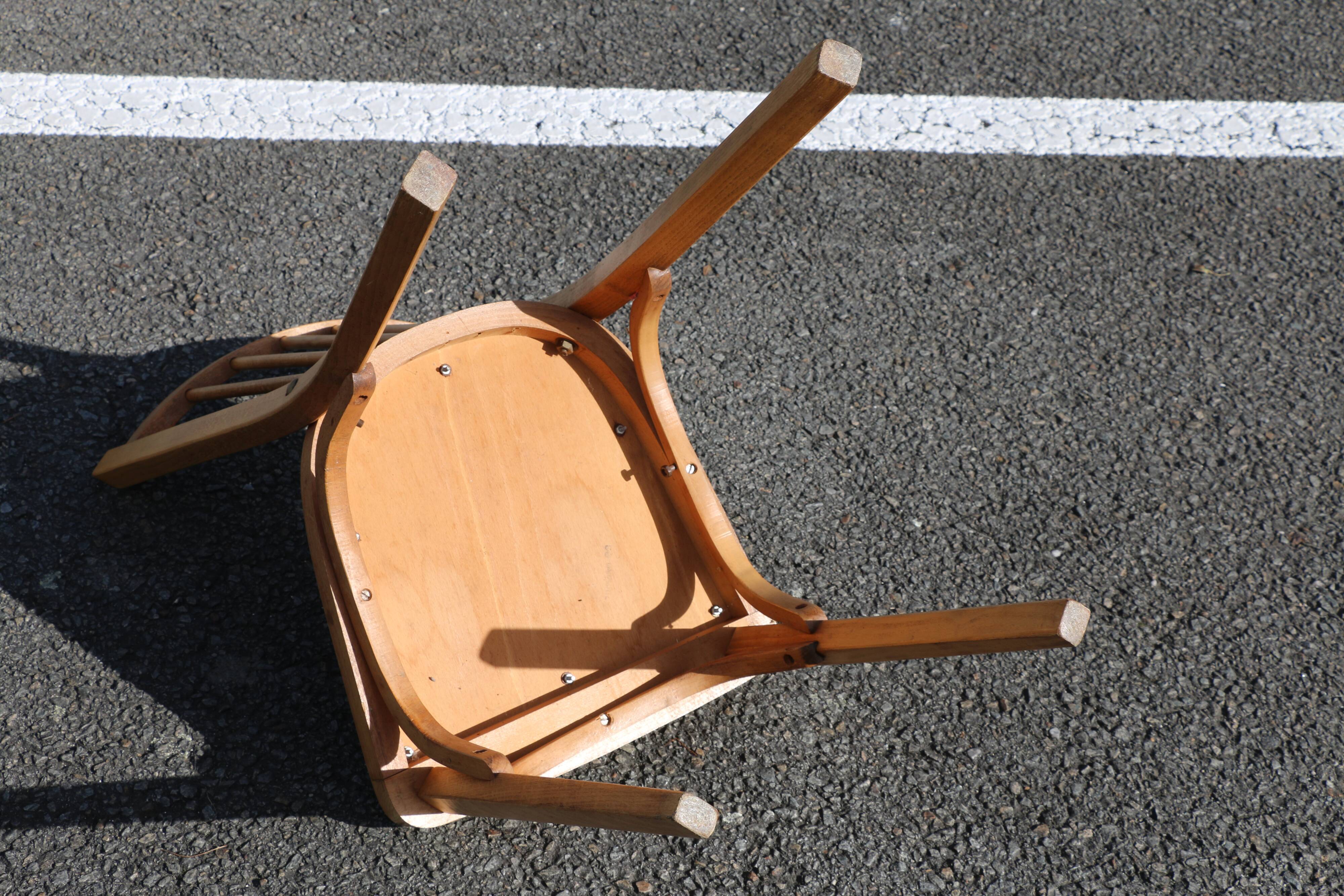 Suite de 4 chairs Bistro Baumann 60s No. 12 red skai (very good condition)