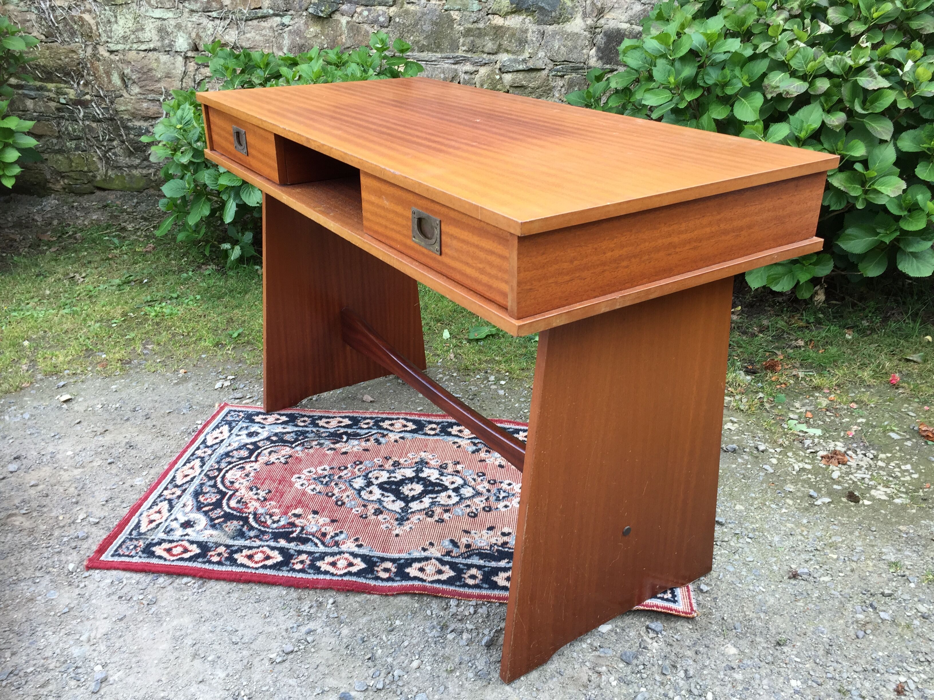 Bureau marine vintage en teck à 2 tiroirs