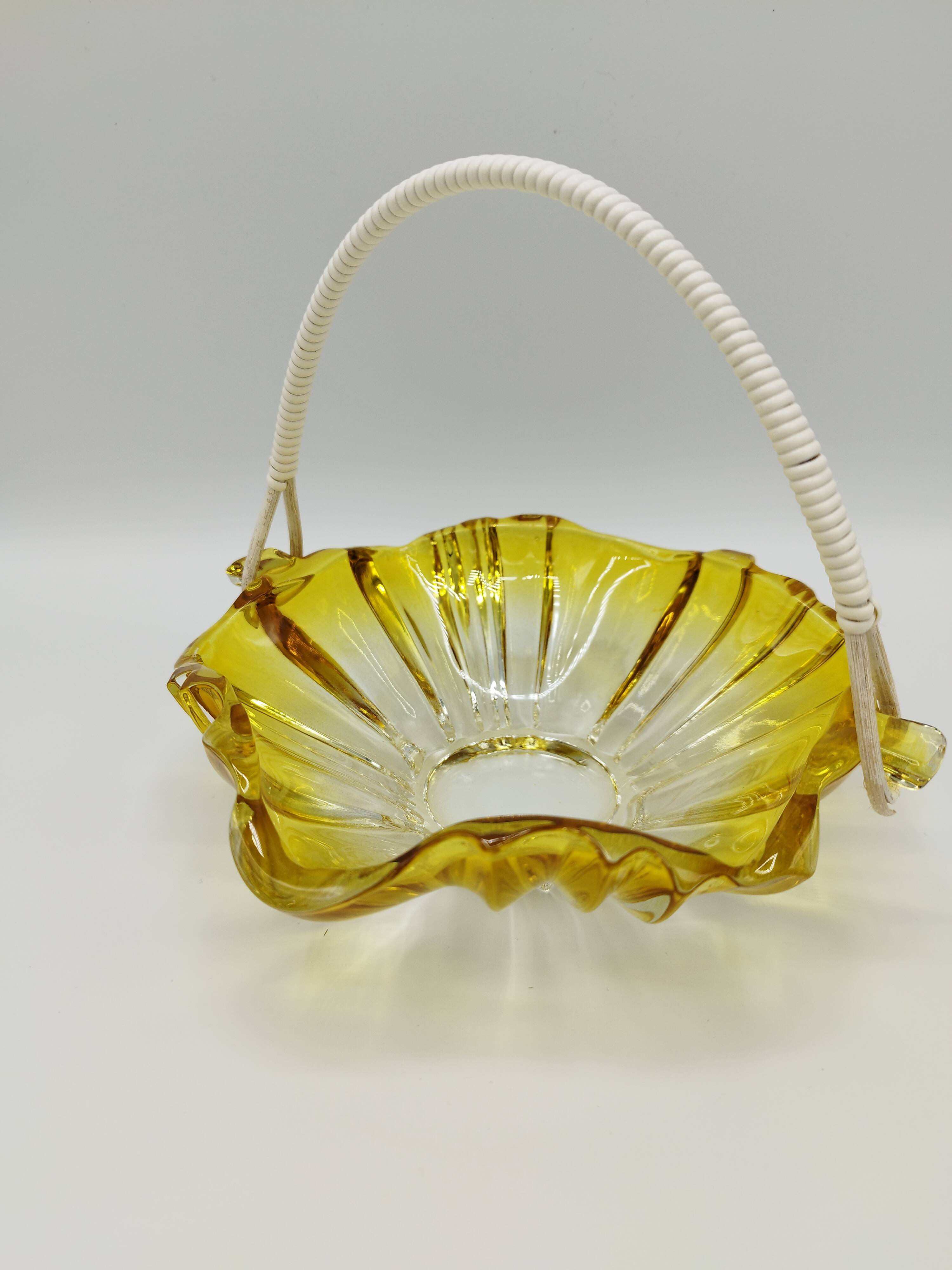 Vintage amber glass pocket basket with scoubidou handle – 1960s