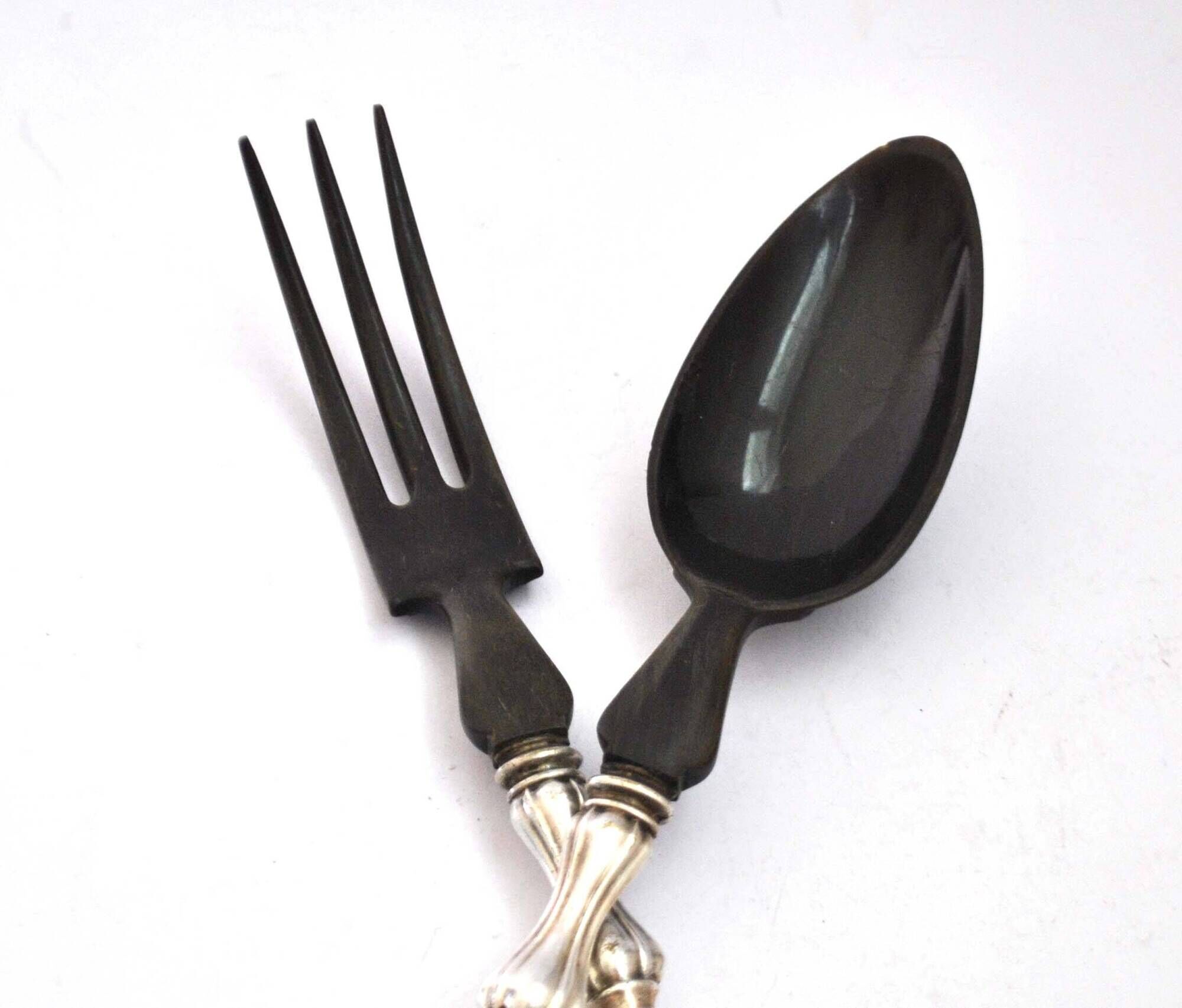 Antique salad server in silver metal and black horn - neoclassical flowered service 19th century.