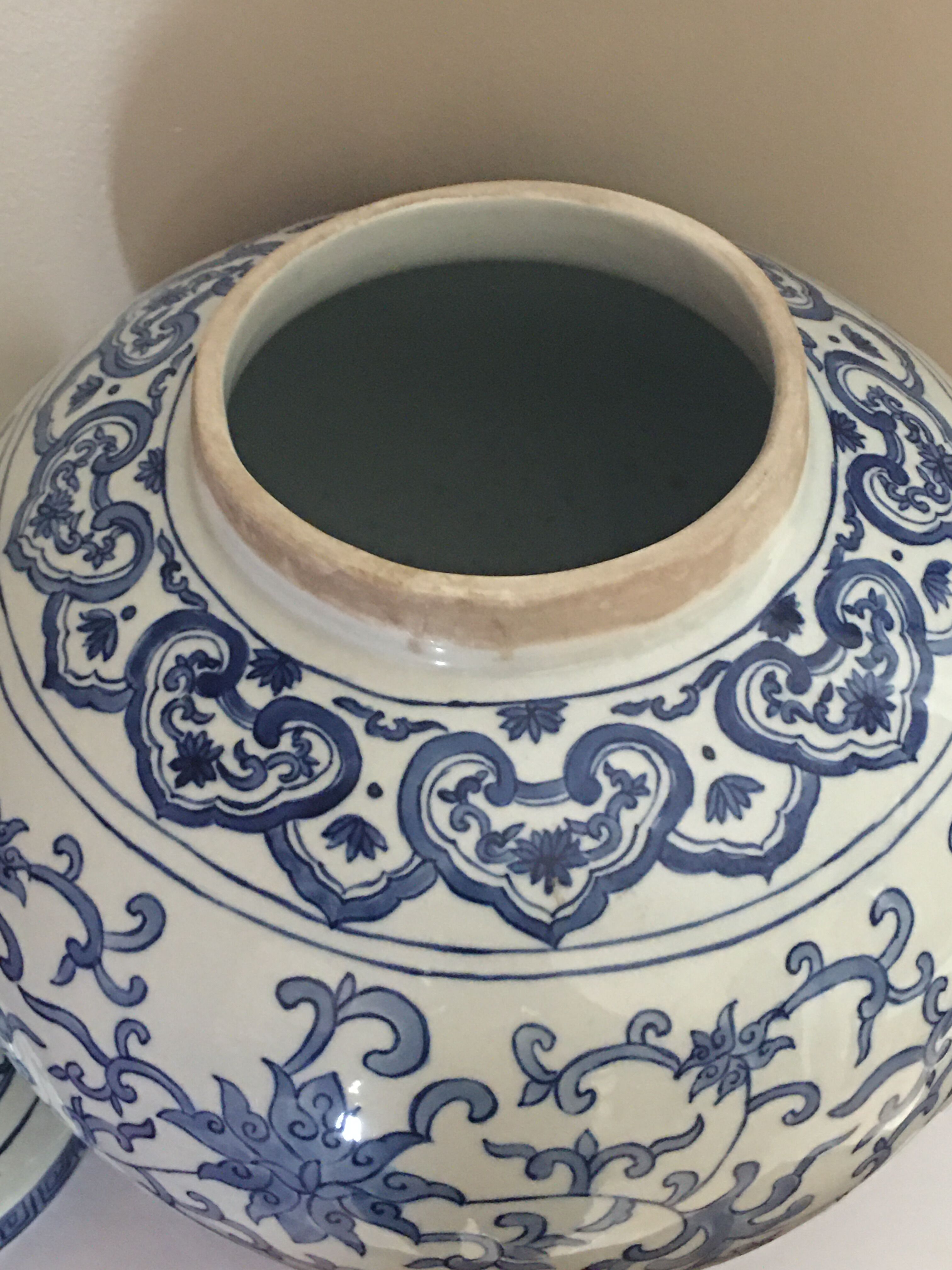 Chinese covered pot