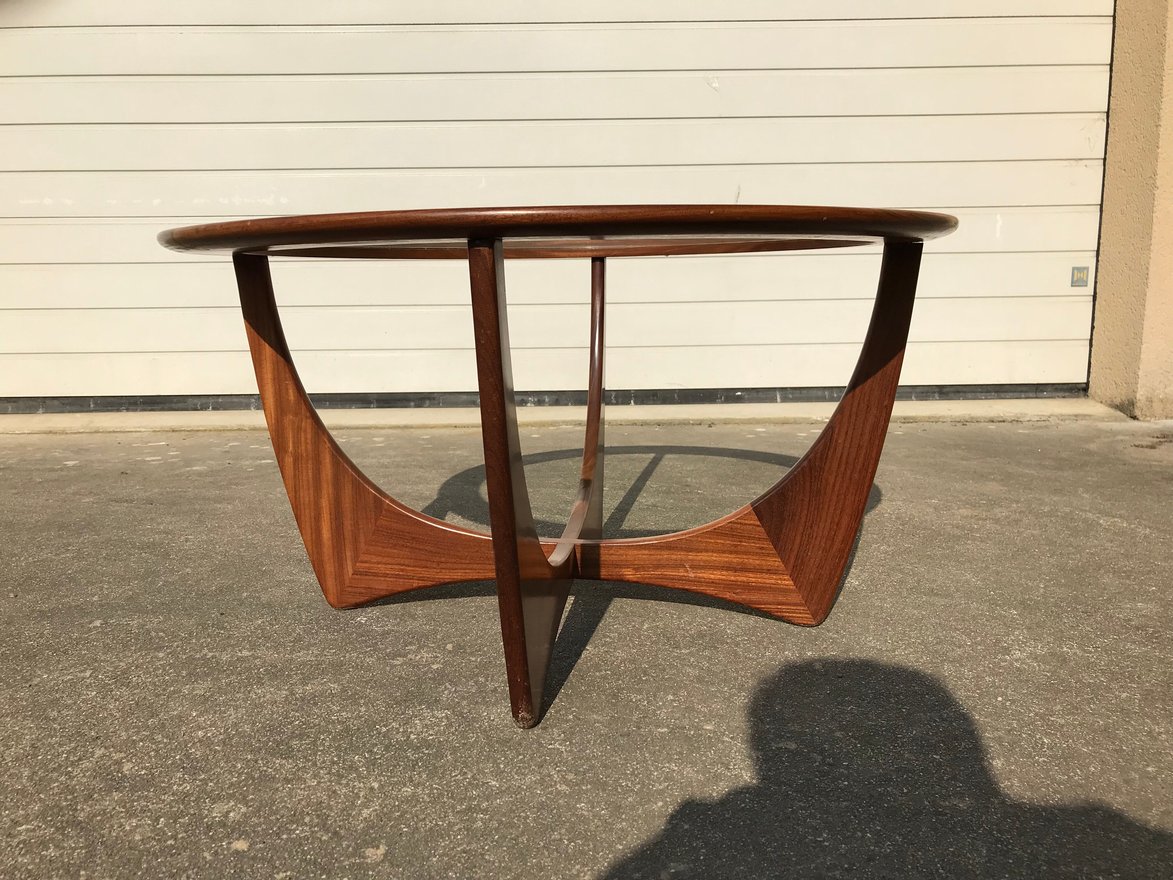 Table low Victor Wilkins