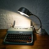 Articulated aluminum desk lamp