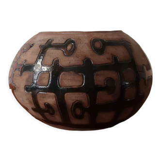 Handmade enamelled pre-Columbian ceramic pot or vase, Peru