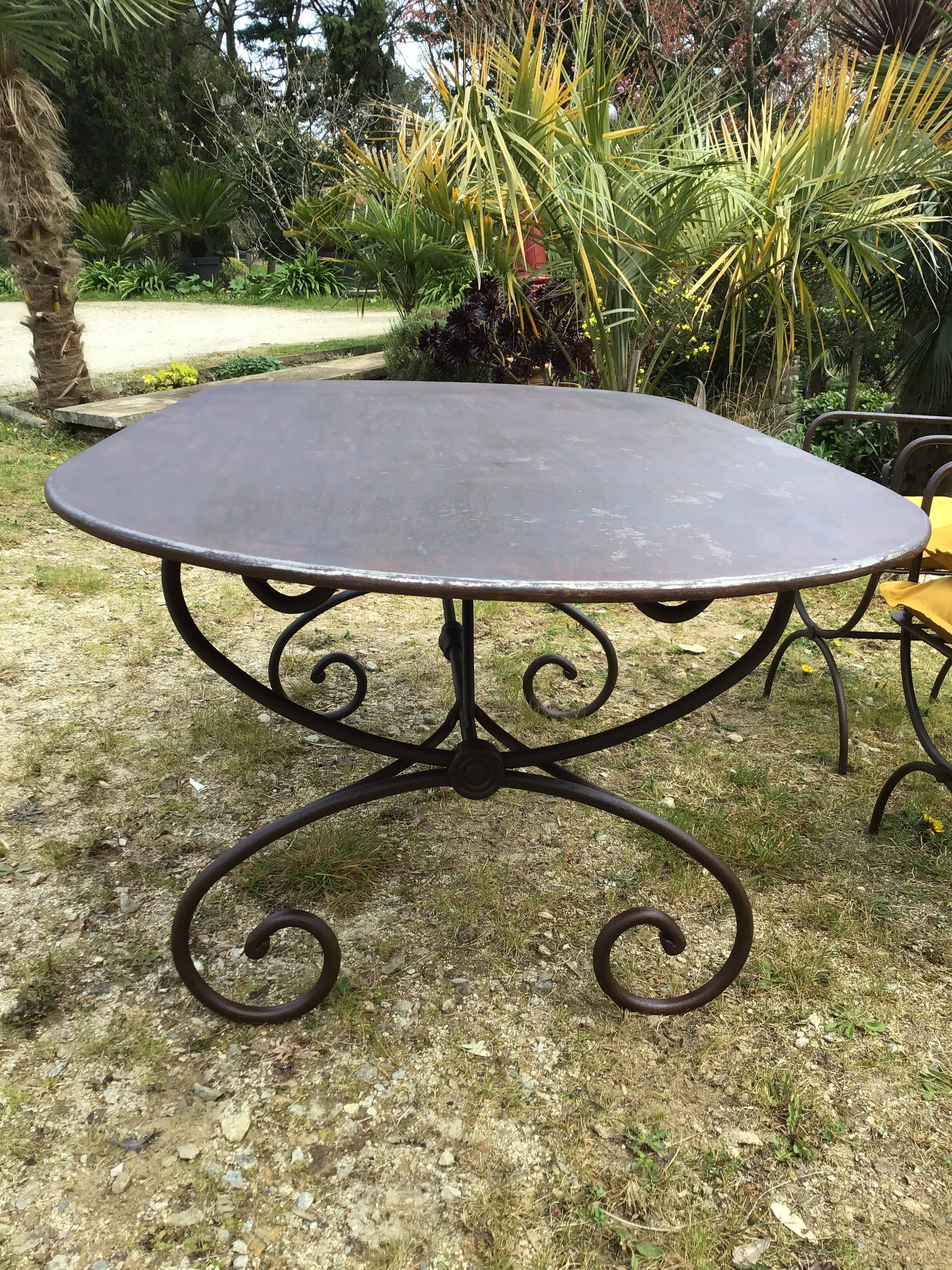 Table & 6 wrought iron chairs, 6 cushions