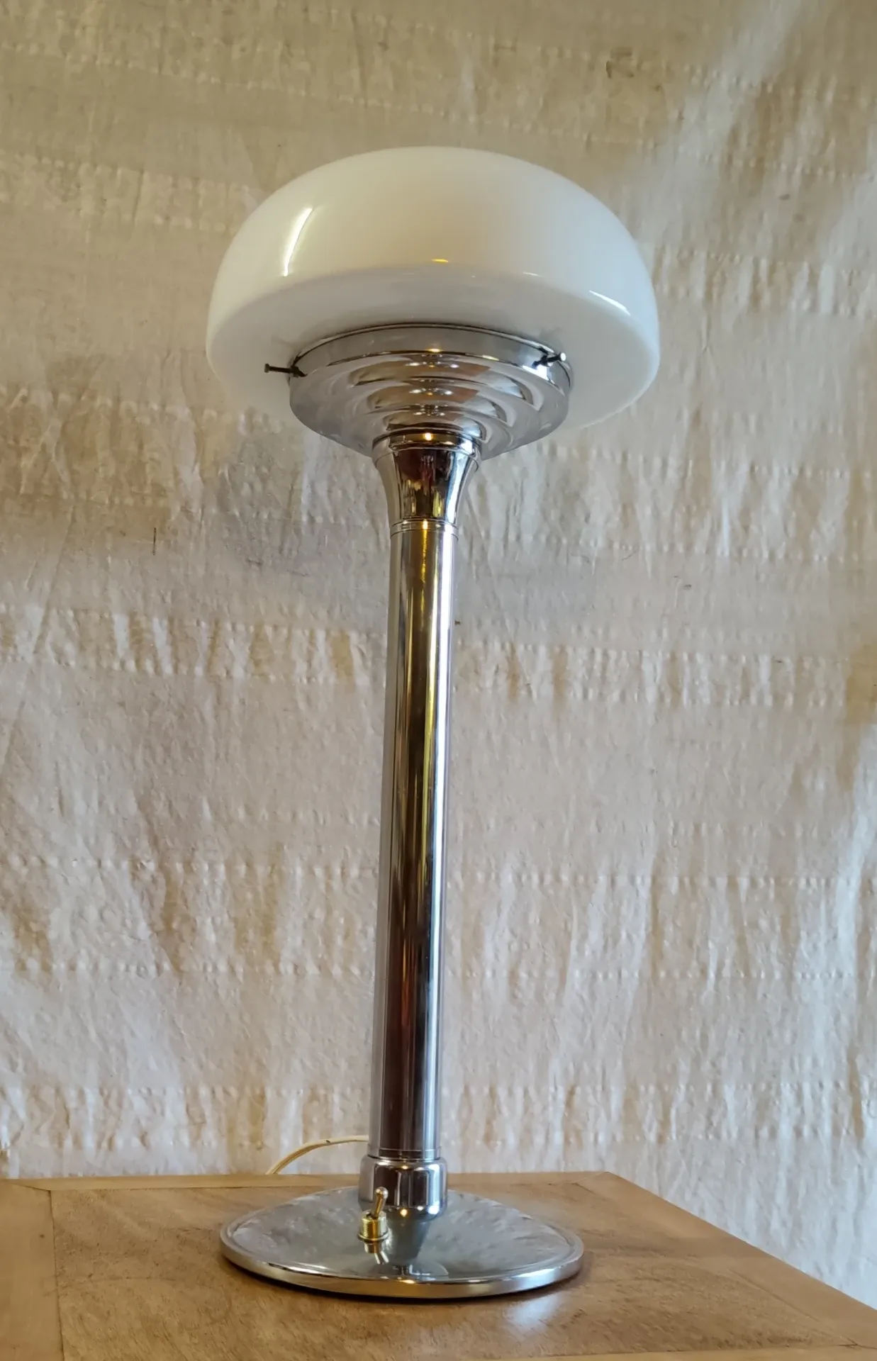 Table lamp in Bauhaus style with chrome metal and opaline globe - mid 20th century.