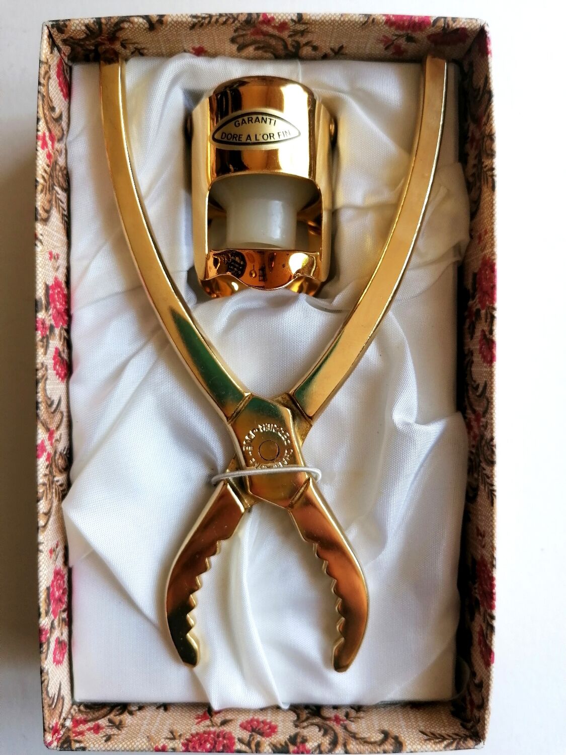 Perrier-Jouët champagne gold-plated clip and stopper box