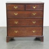 Commode anglaise ancienne dotée de 5 tiroirs et d'une patine