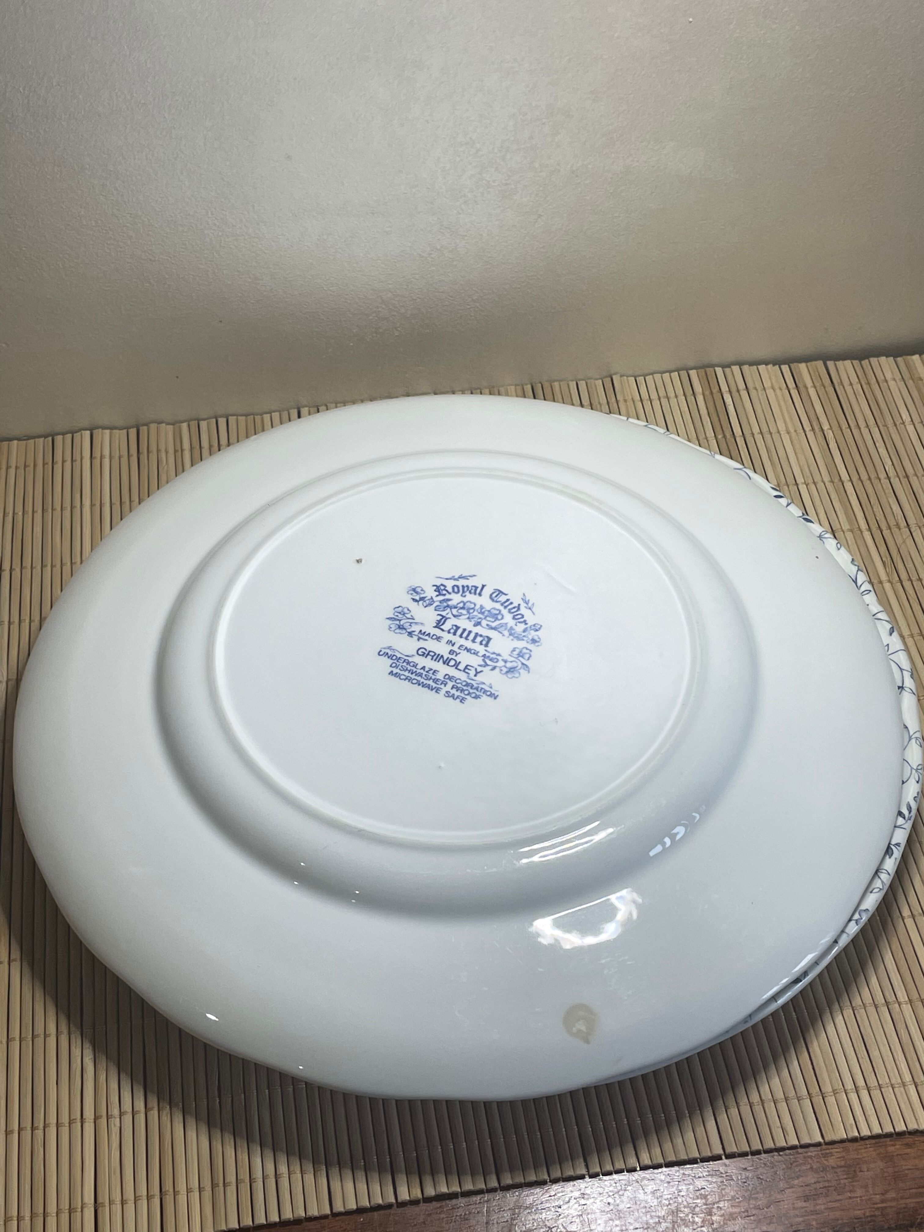 2 plates Royal Tudor Laura