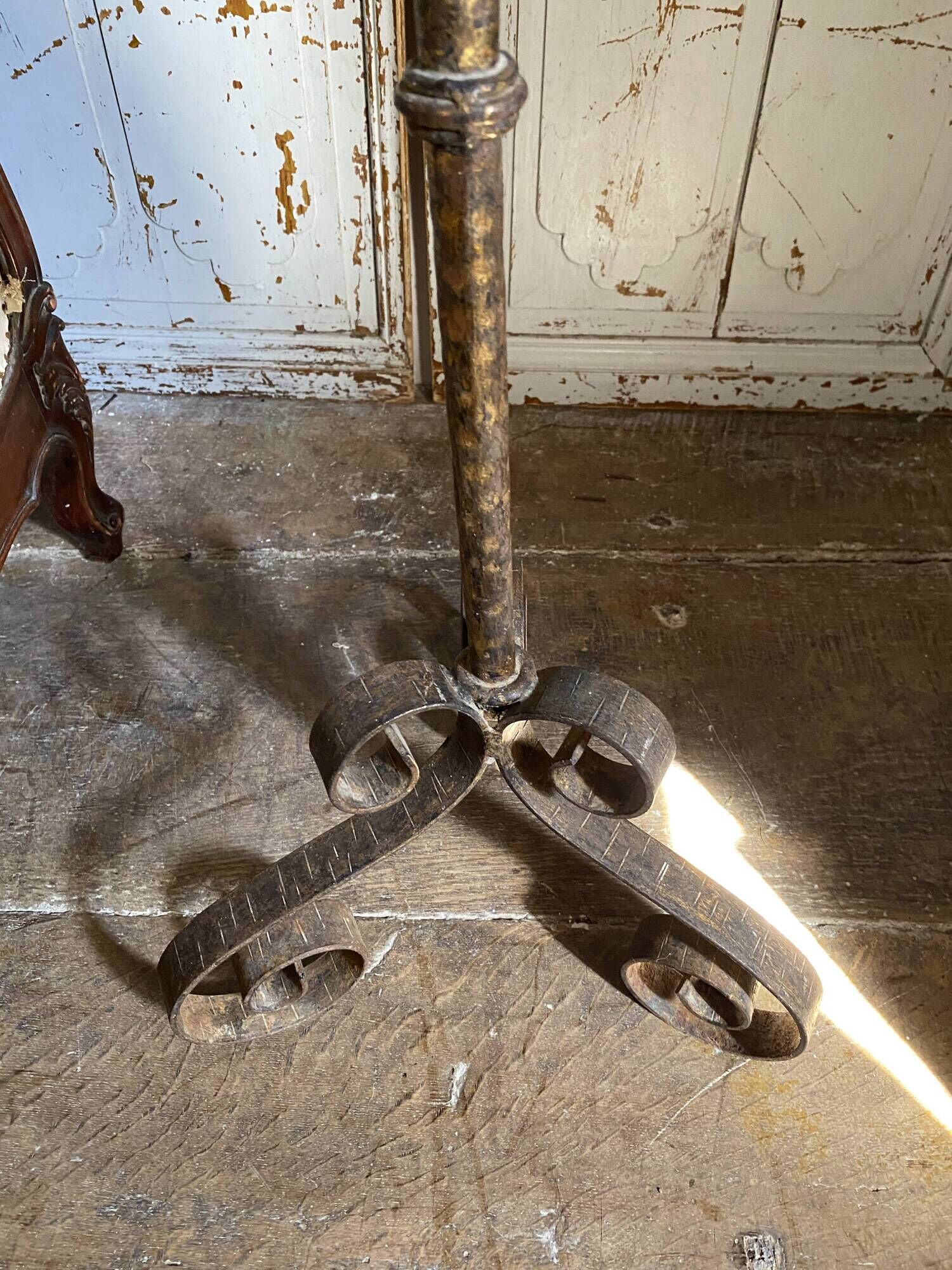 Floor candelabrum