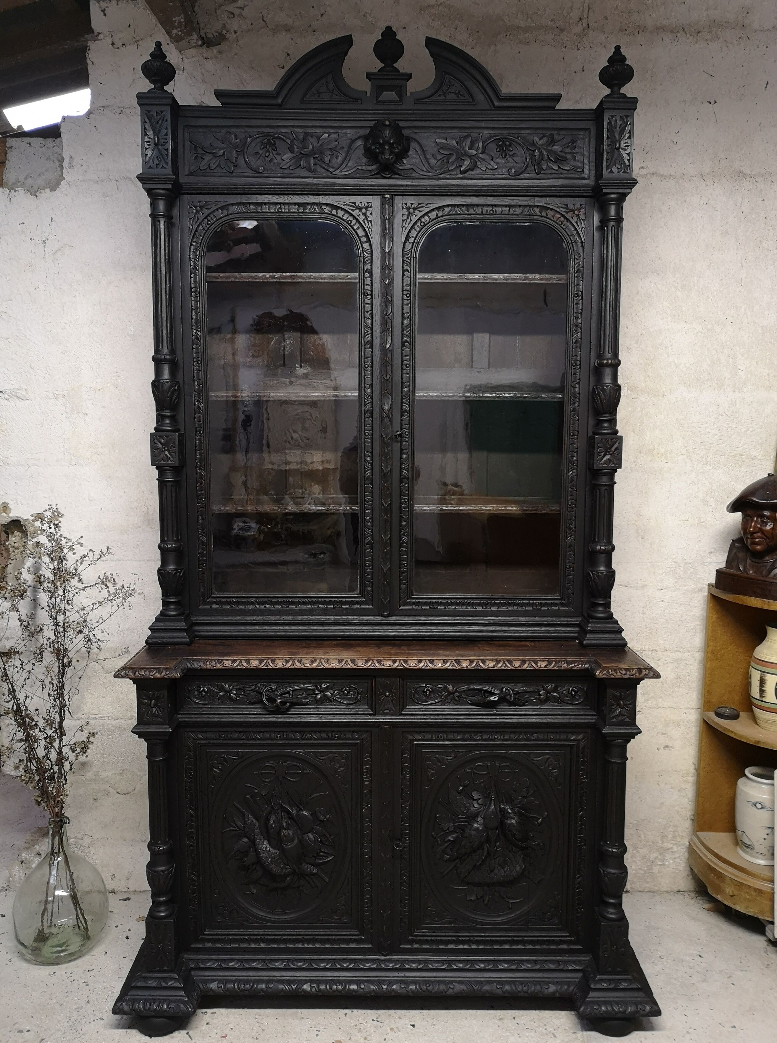 Hunting buffet XIX Louis XIII oak, cabinet curiosity showcase library