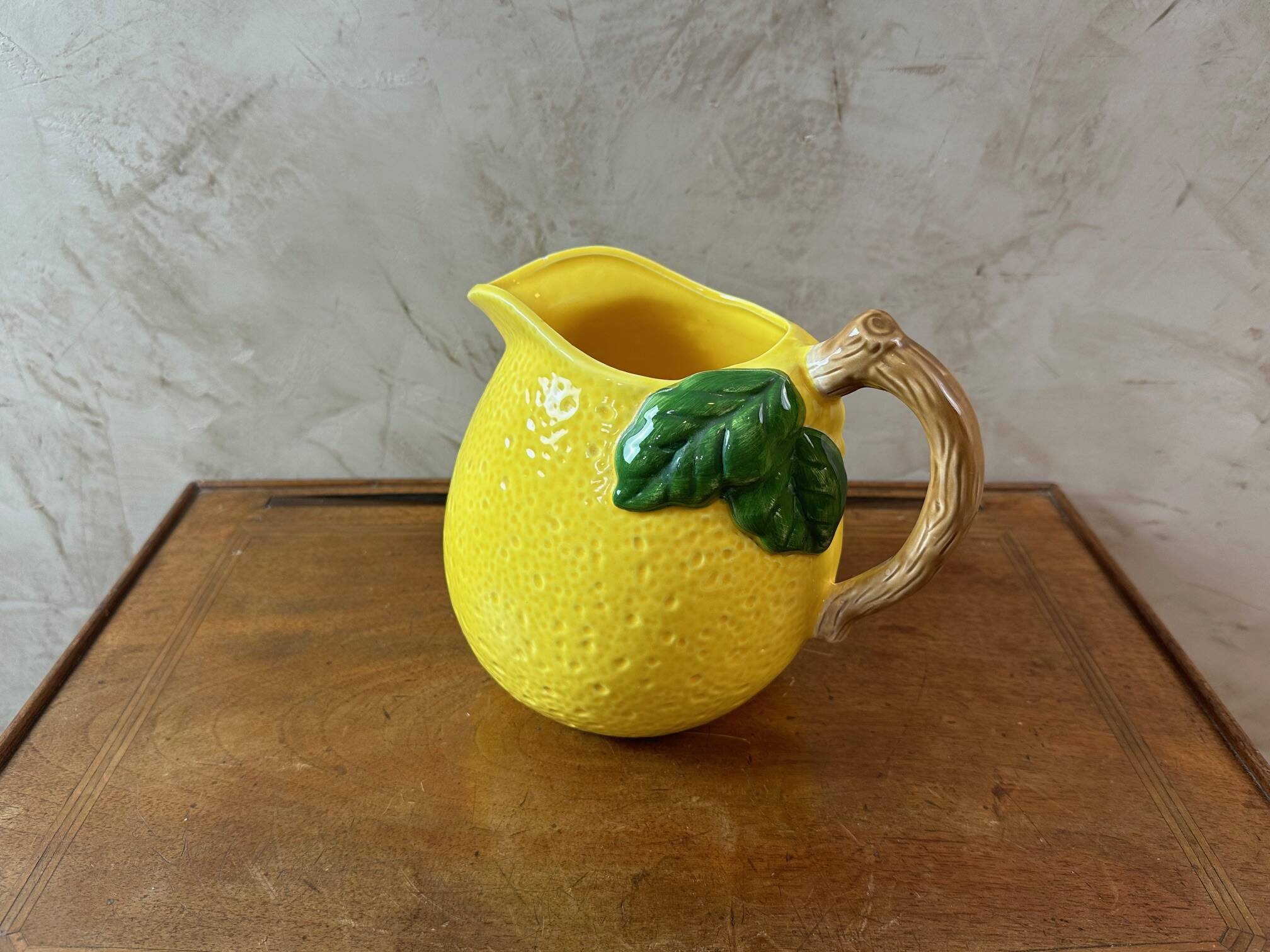 Lemon pitcher