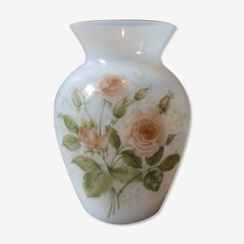 Small vase in white opaline and flower decoration