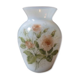 Small vase in white opaline and flower decoration