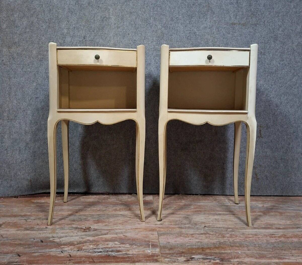 Pair of lacquered Louis XV style bedside tables – 20th century