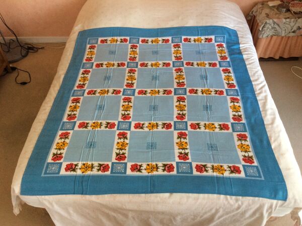 Nappe ancienne fleurie