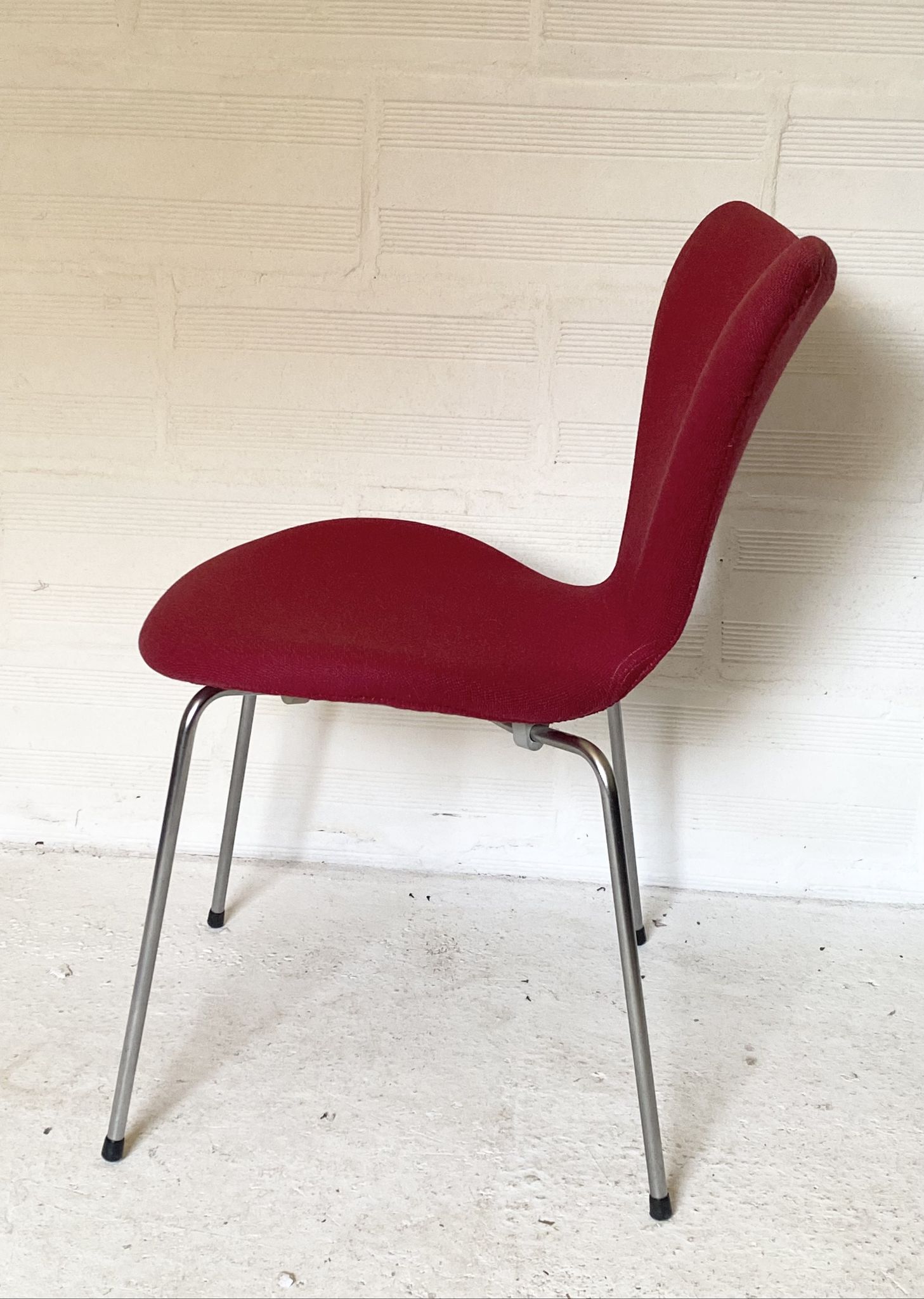 Pink chair 3107 by Arne Jacobsen