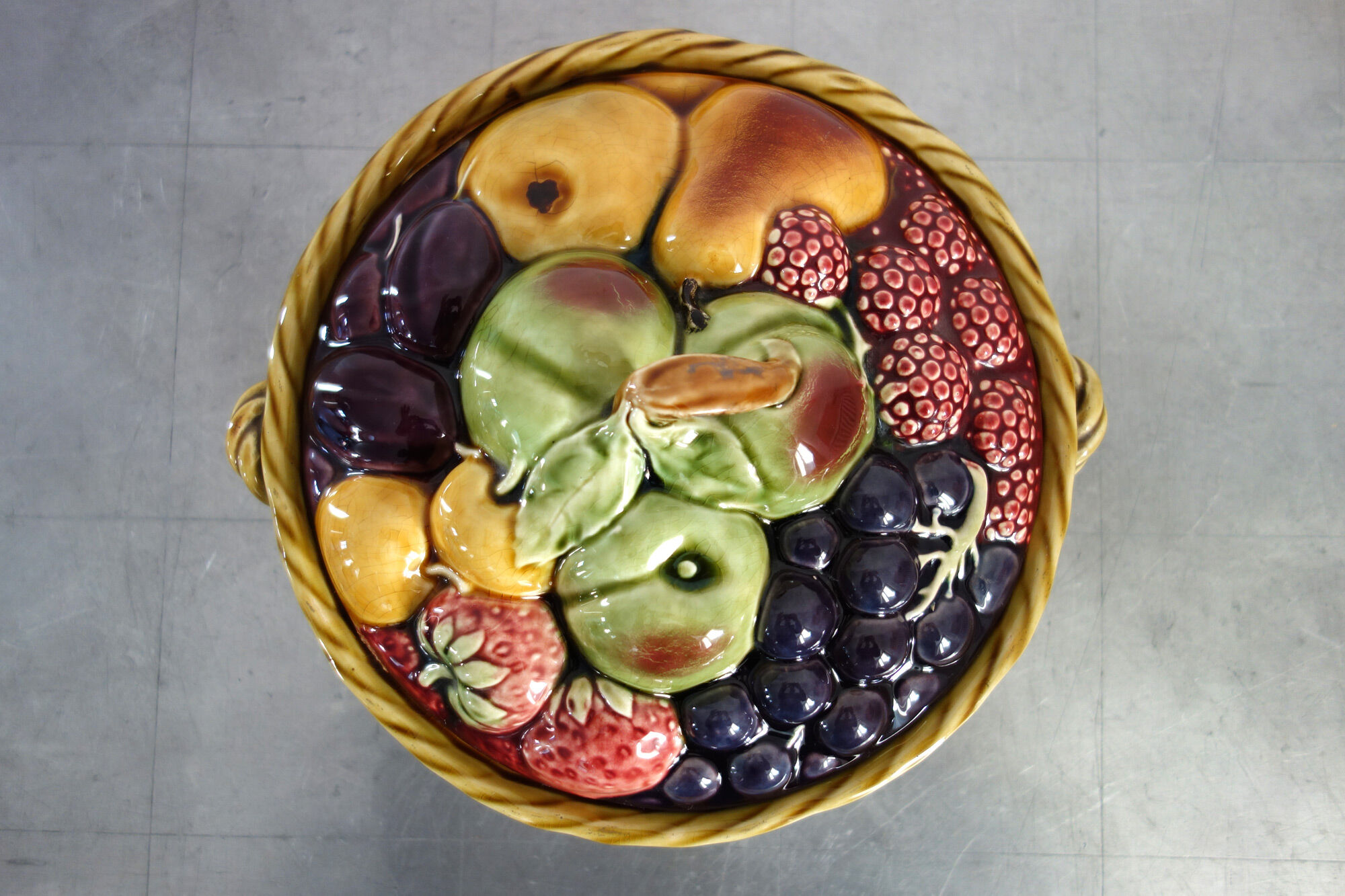 Old basket with lid fruits slurry Sarreguemines 40s