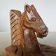 Paire de serre livres "chevaux" en bois de hêtre taillé à la gouge, 30-40