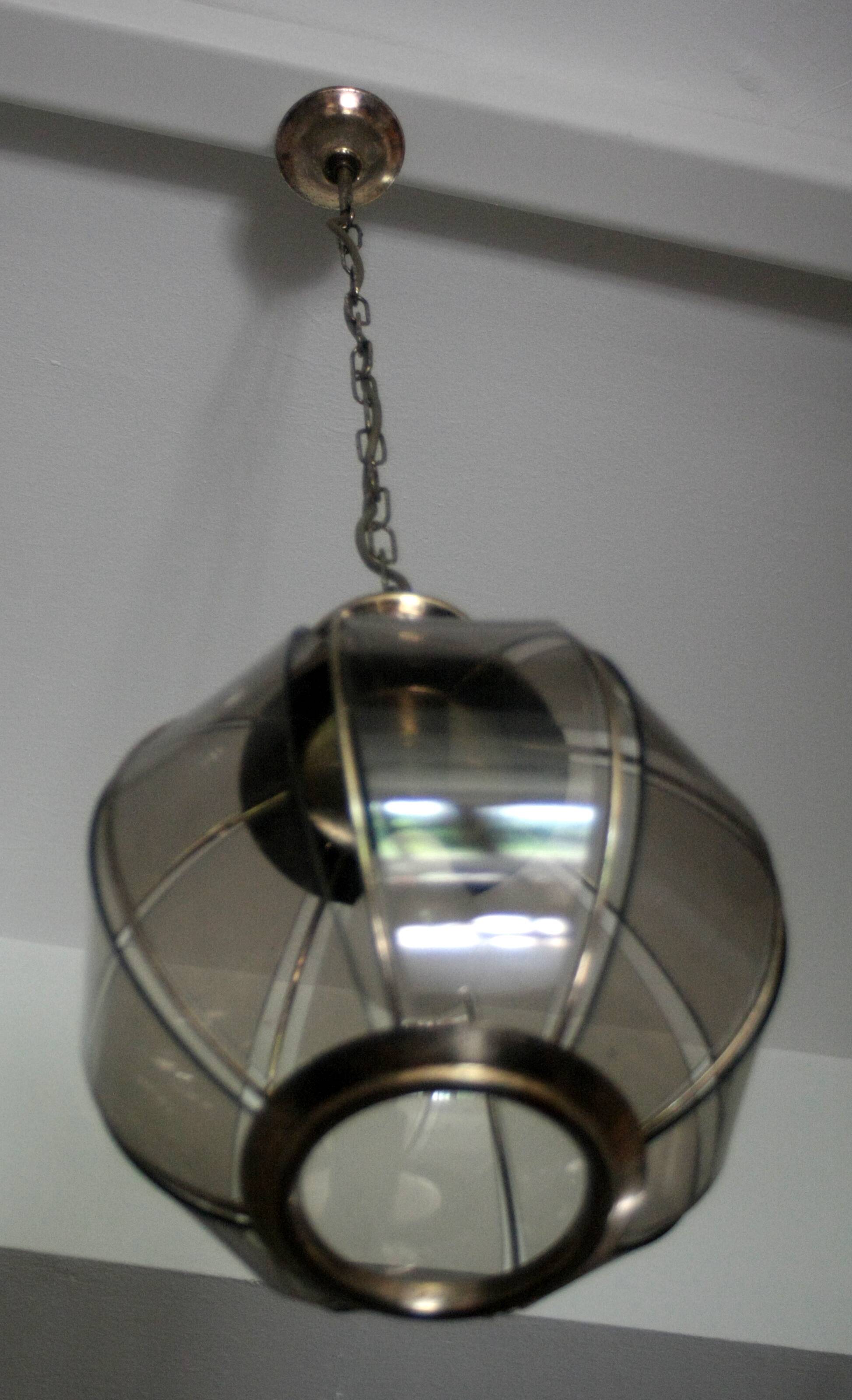 Lustre en laiton à segments de verre fumé, seconde moitié du XXe siècle