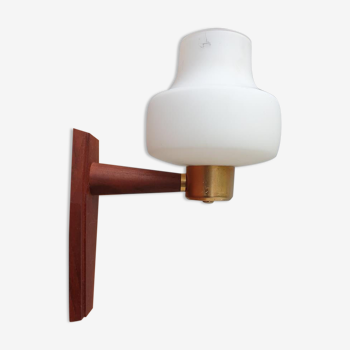 Applique torchère scandinave teck et opaline circa 1960