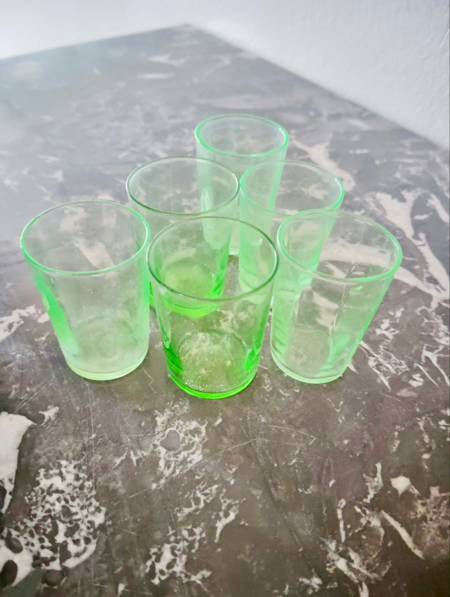 Set of 6 antique glasses in uraline – uranium glass – vintage