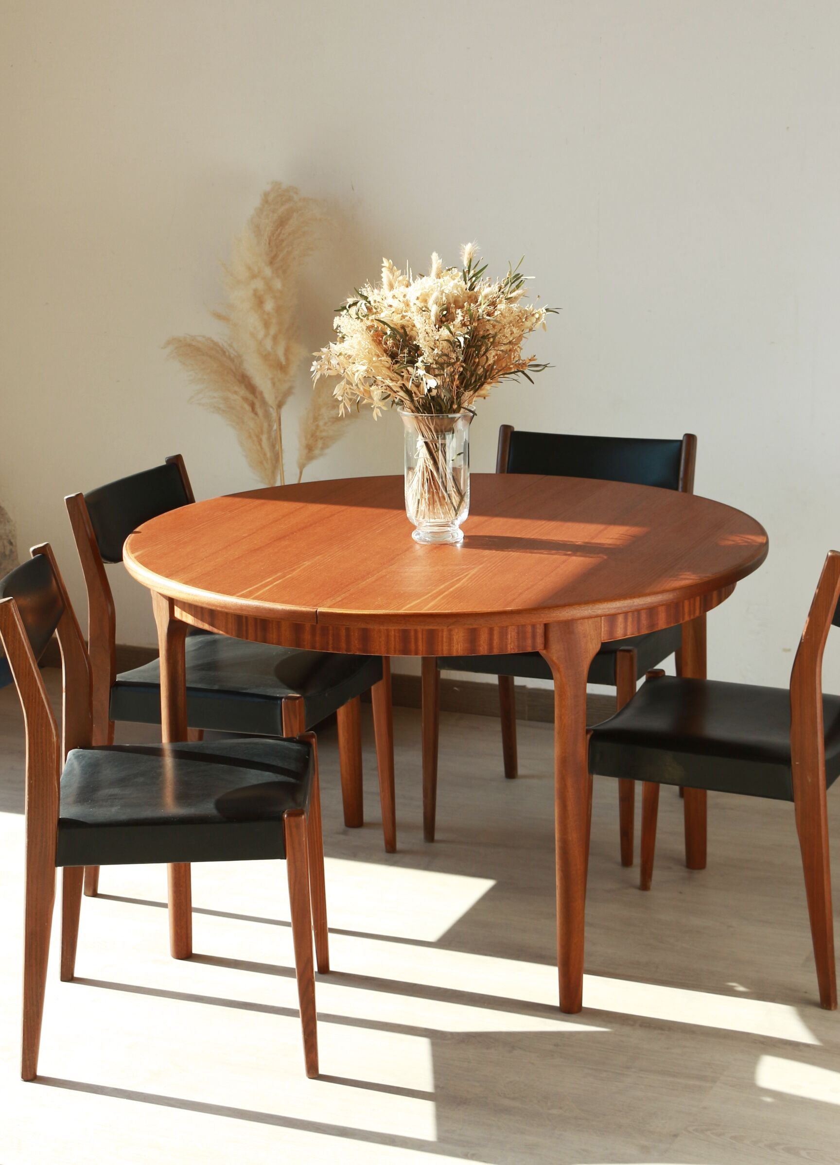 Round dining table with extension - McIntosh - 60s