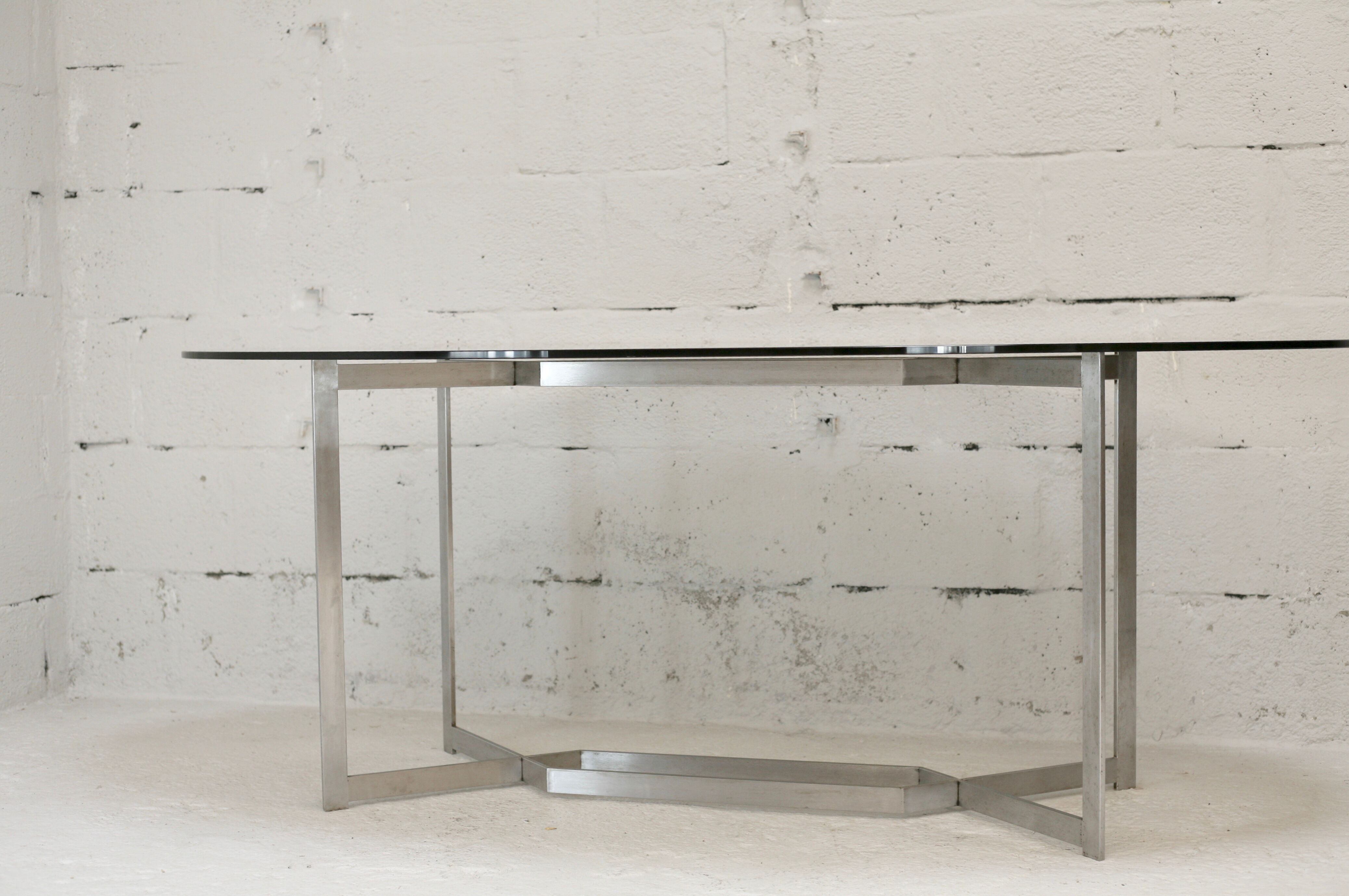 Table de Paul Legard, édition DOM, aluminium brossé et dalle elliptique de verre fumé, France, circa