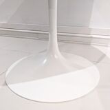 Tulip table white base and black marble marked by Saarinen edition knoll international