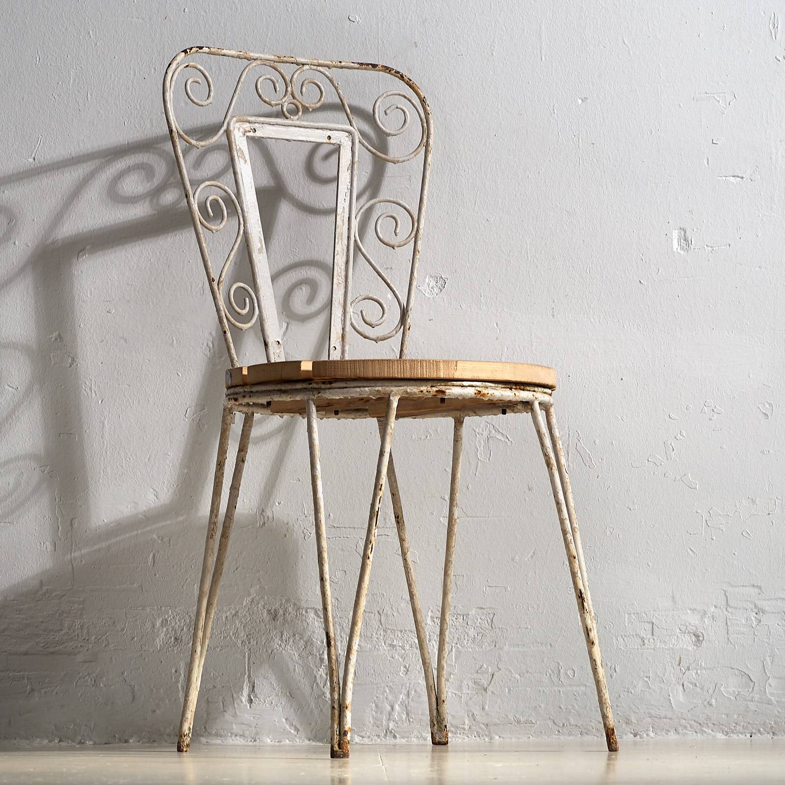 Antique white outdoor chairs (circa 1920). Set of 4 pieces