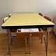 Table en Formica avec 4 chaises