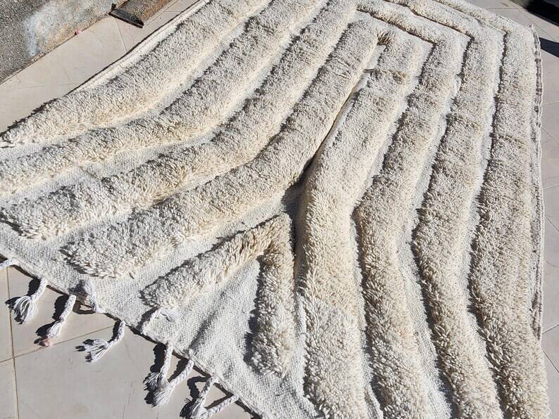 Moroccan rug in natural wool 200cm x 300cm