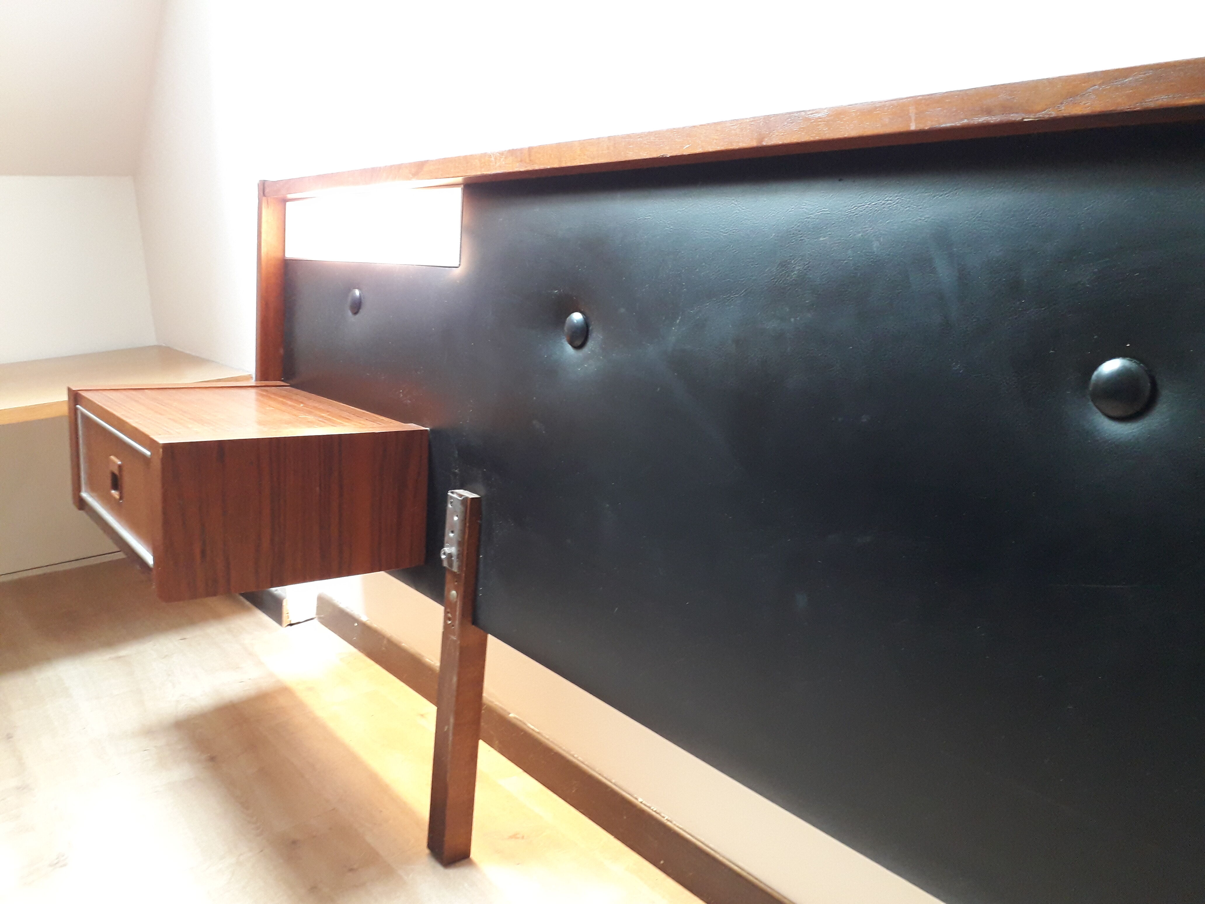 Bedhead with built-in appliques