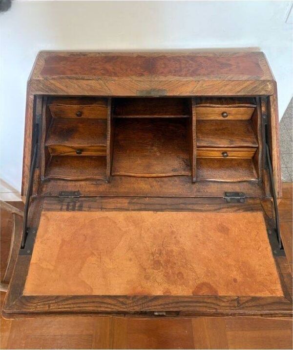 Ancien secrétaire de pente marqueté