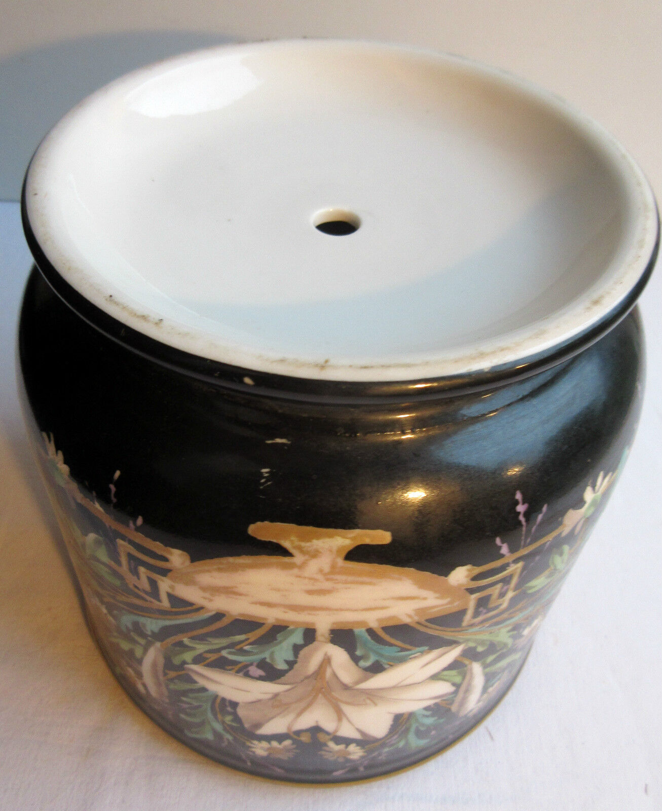 Cache-pot black background, Napoleon III, Paris porcelain: White lilies + Daisies