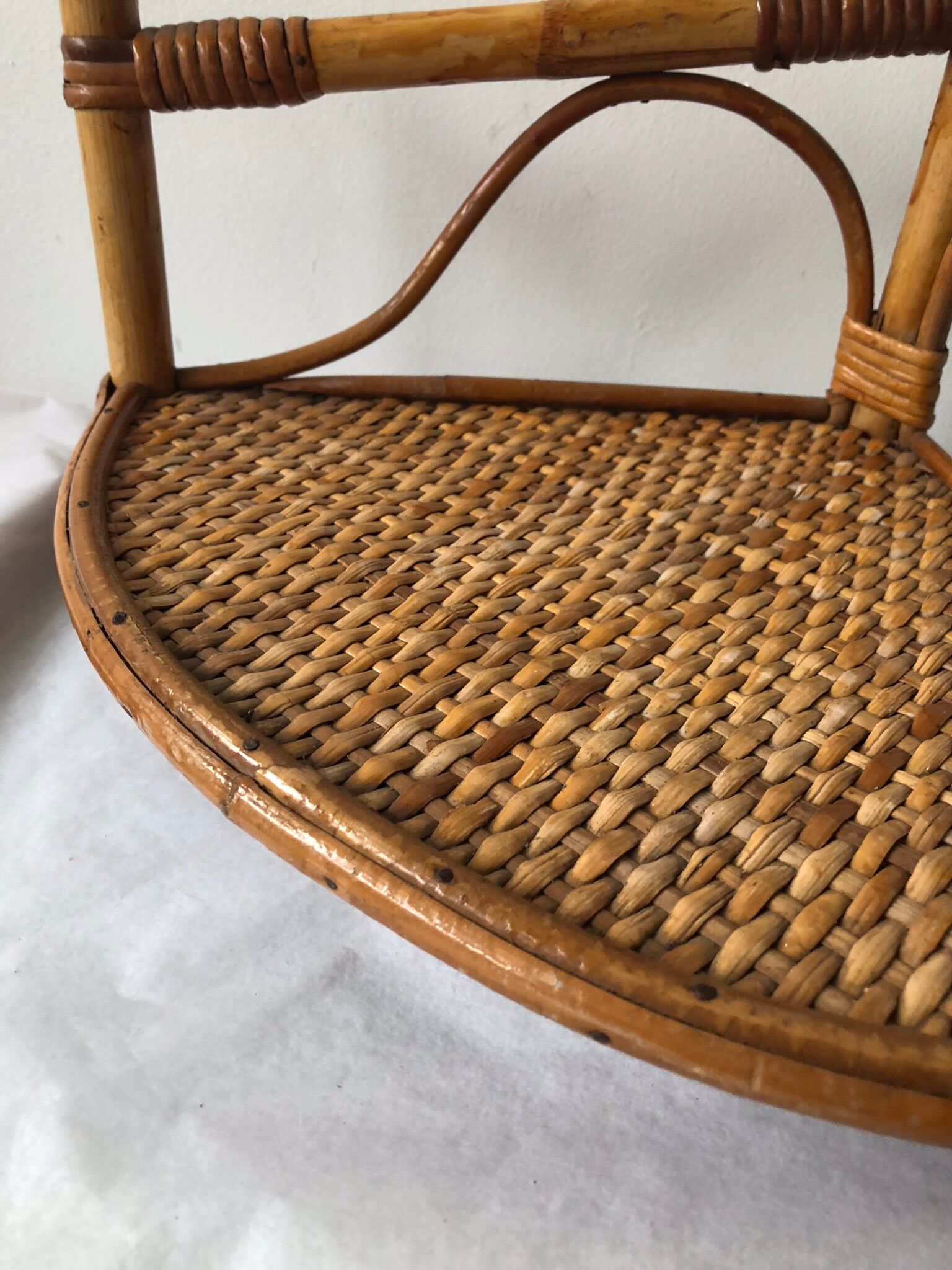 Rectangular corner shelf