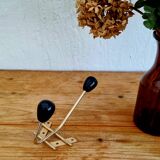 Patère en métal doré et boules noires, 1950