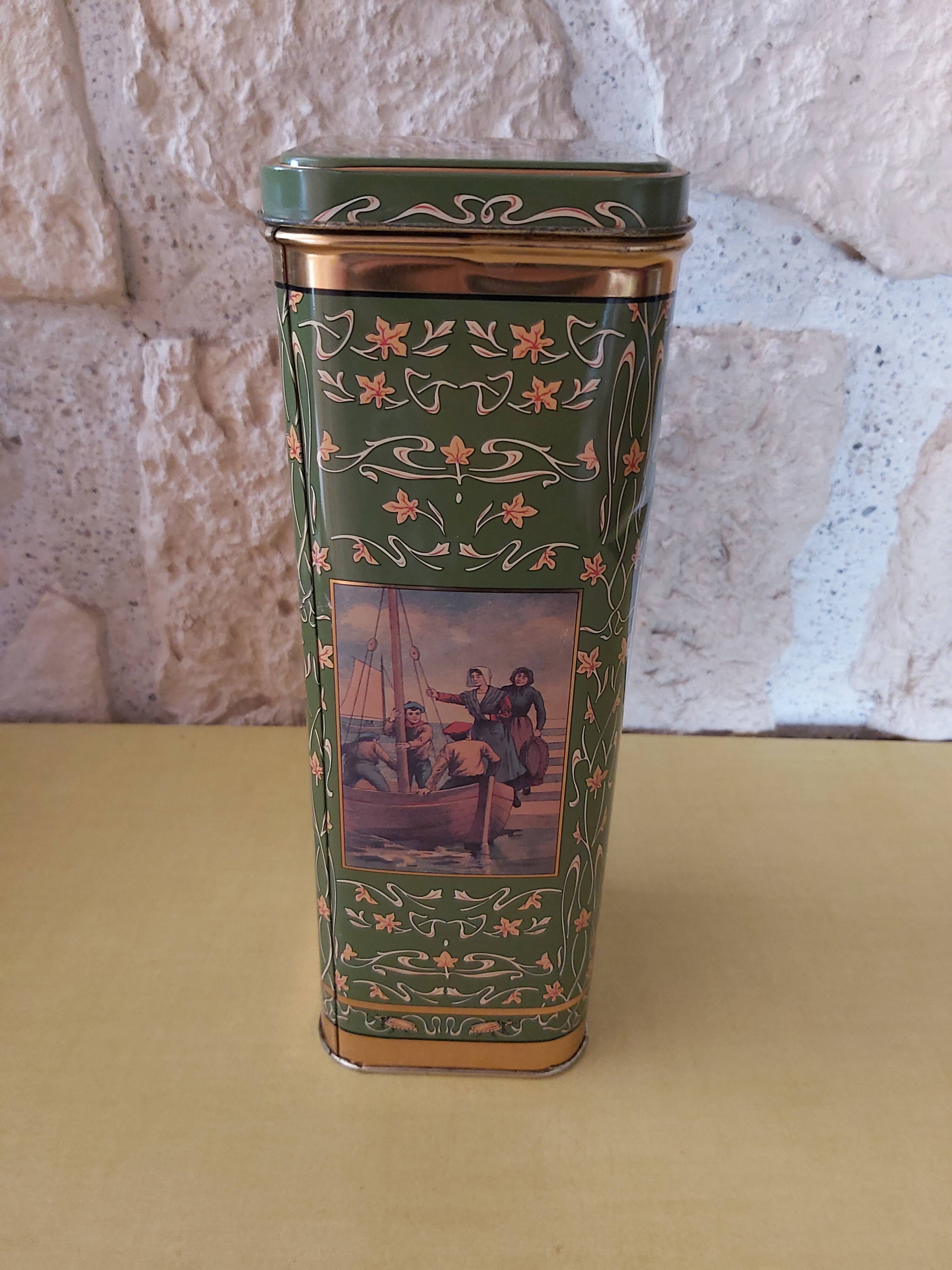 Antique metal box Chicory Leroux