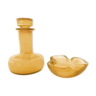 Lot carafe and ashtray