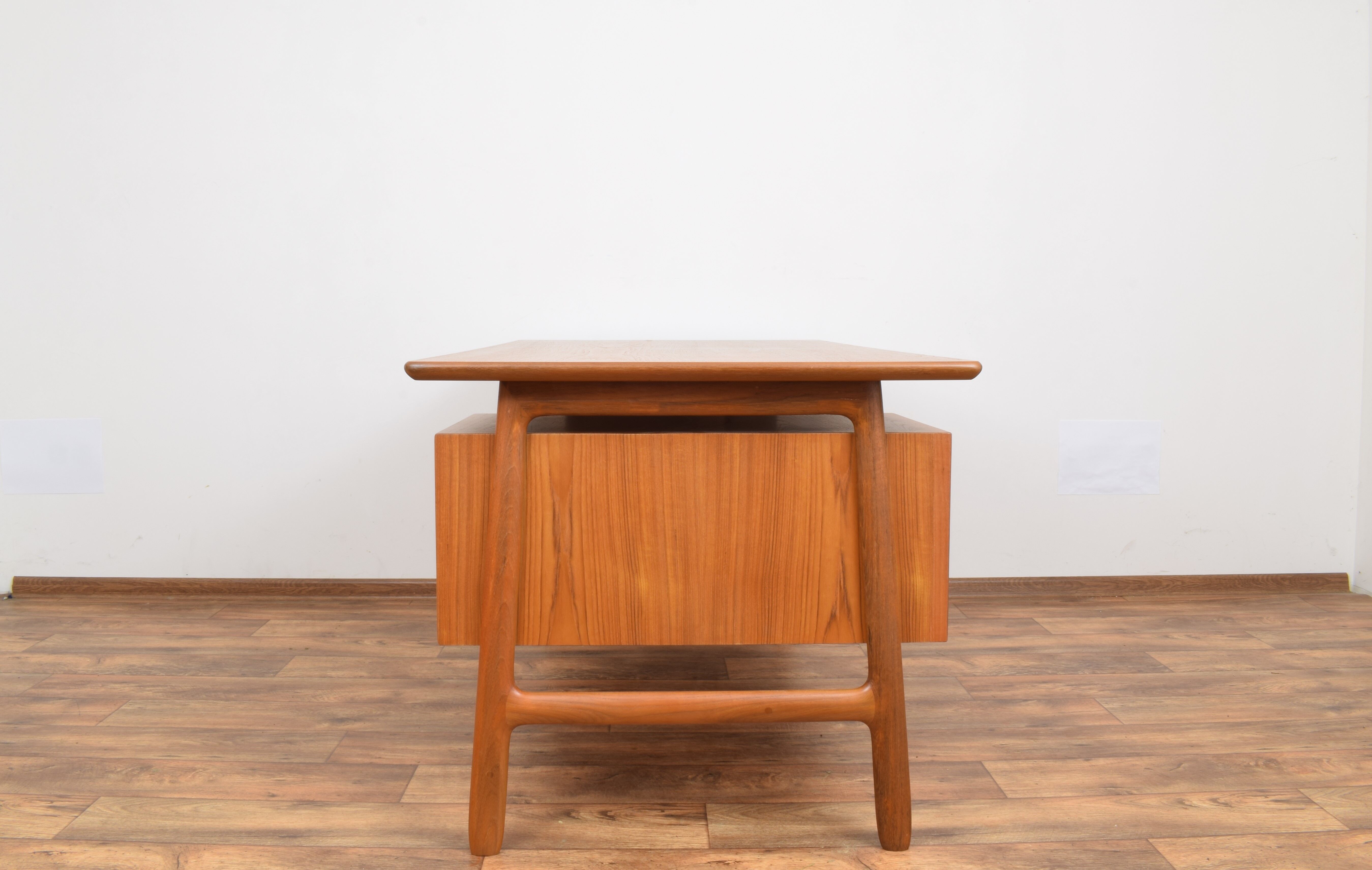 Mid-century danish teak desk model 75 form Omann Jun, 1950s
