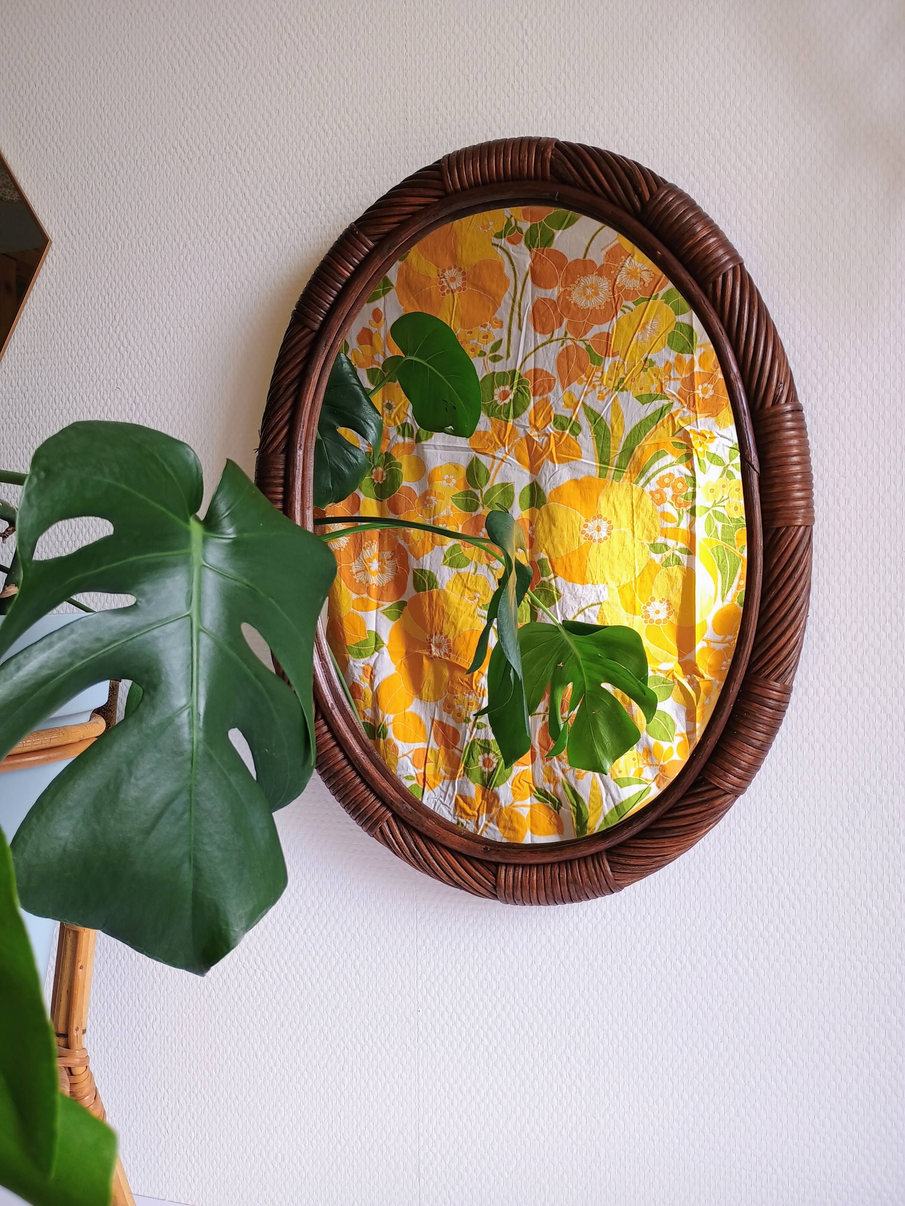 Oval rattan mirror to hang