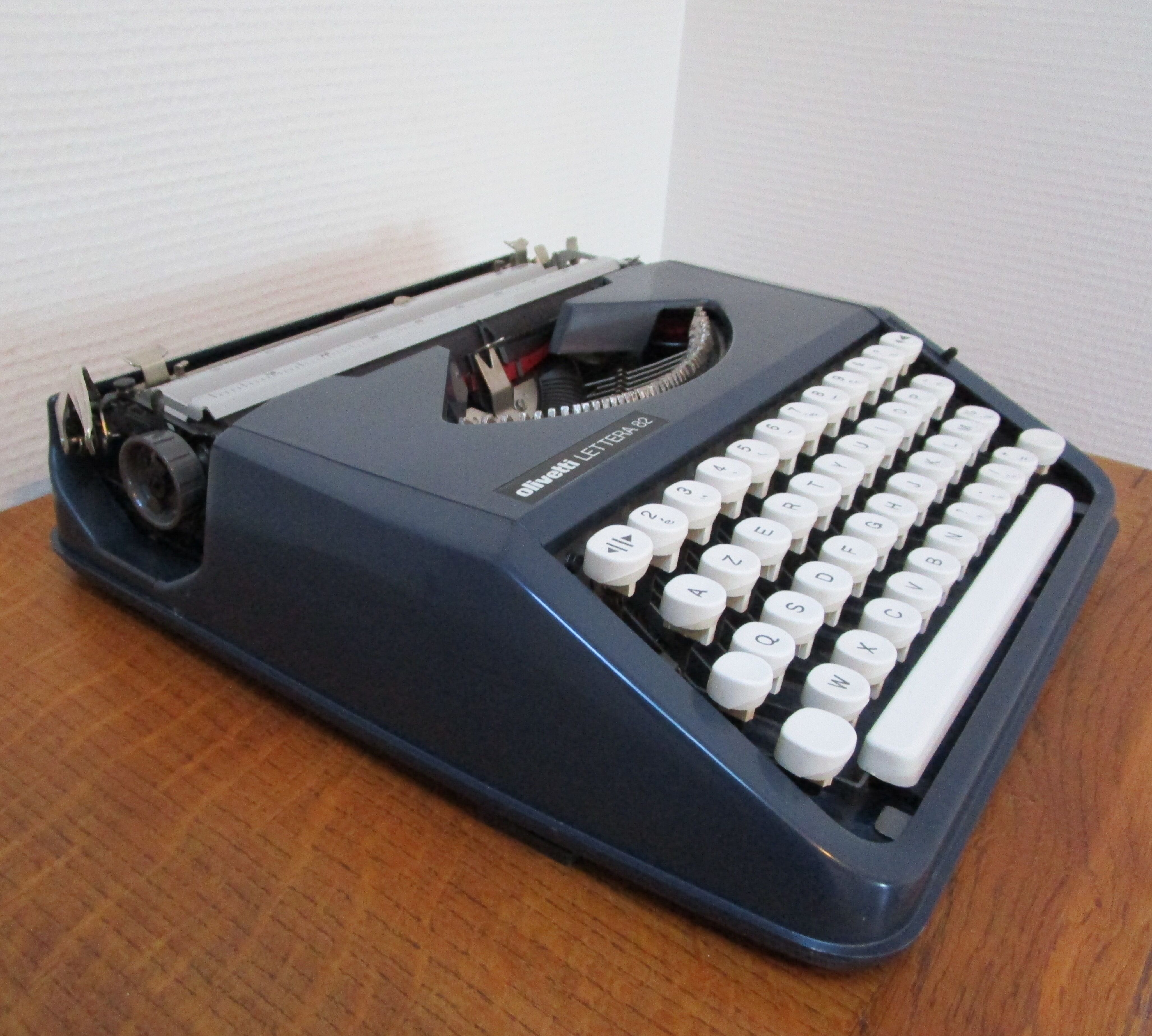 Typewriter, Olivetti Lettera 82