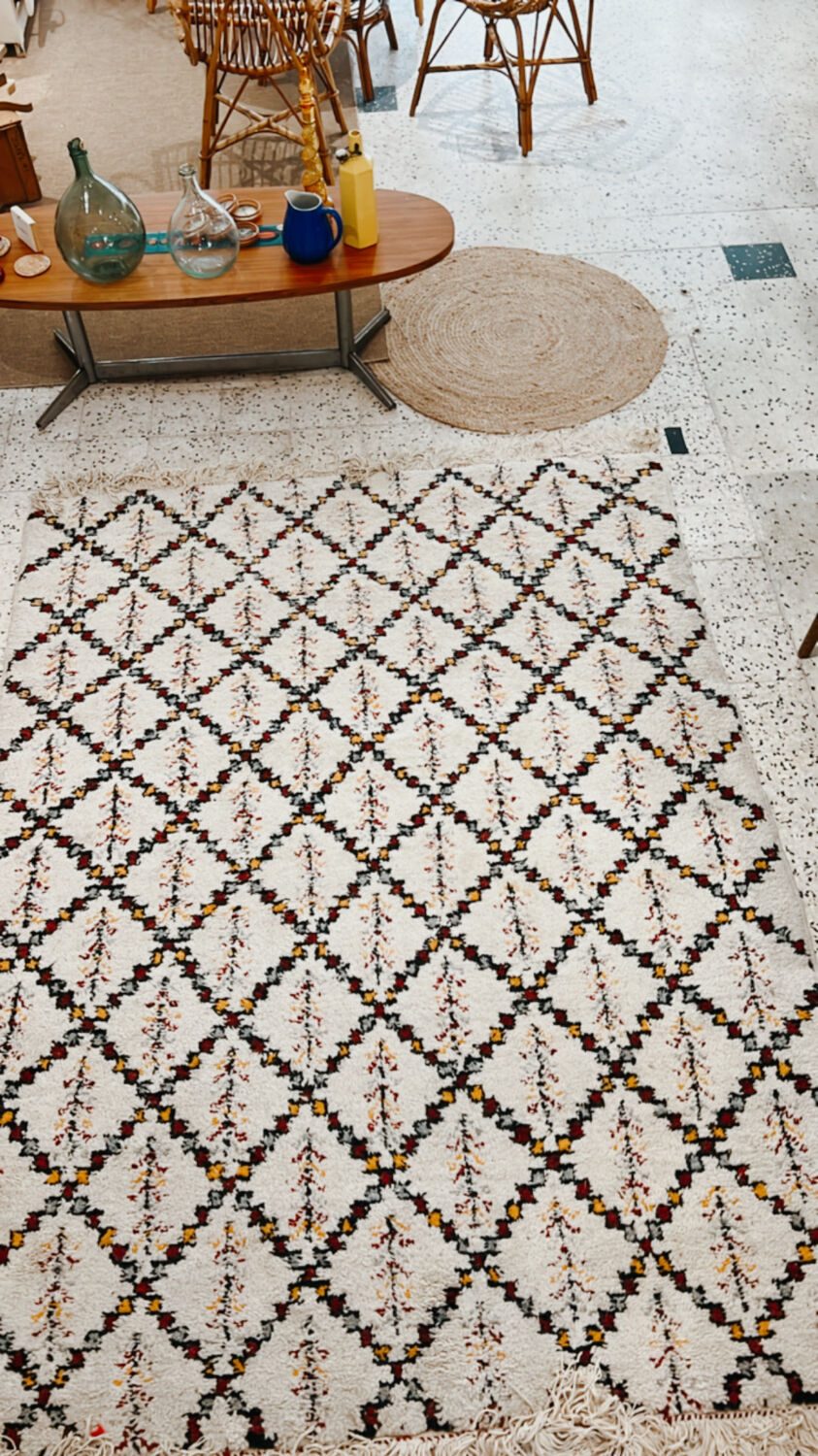 Vintage moroccan ouarain berber rug