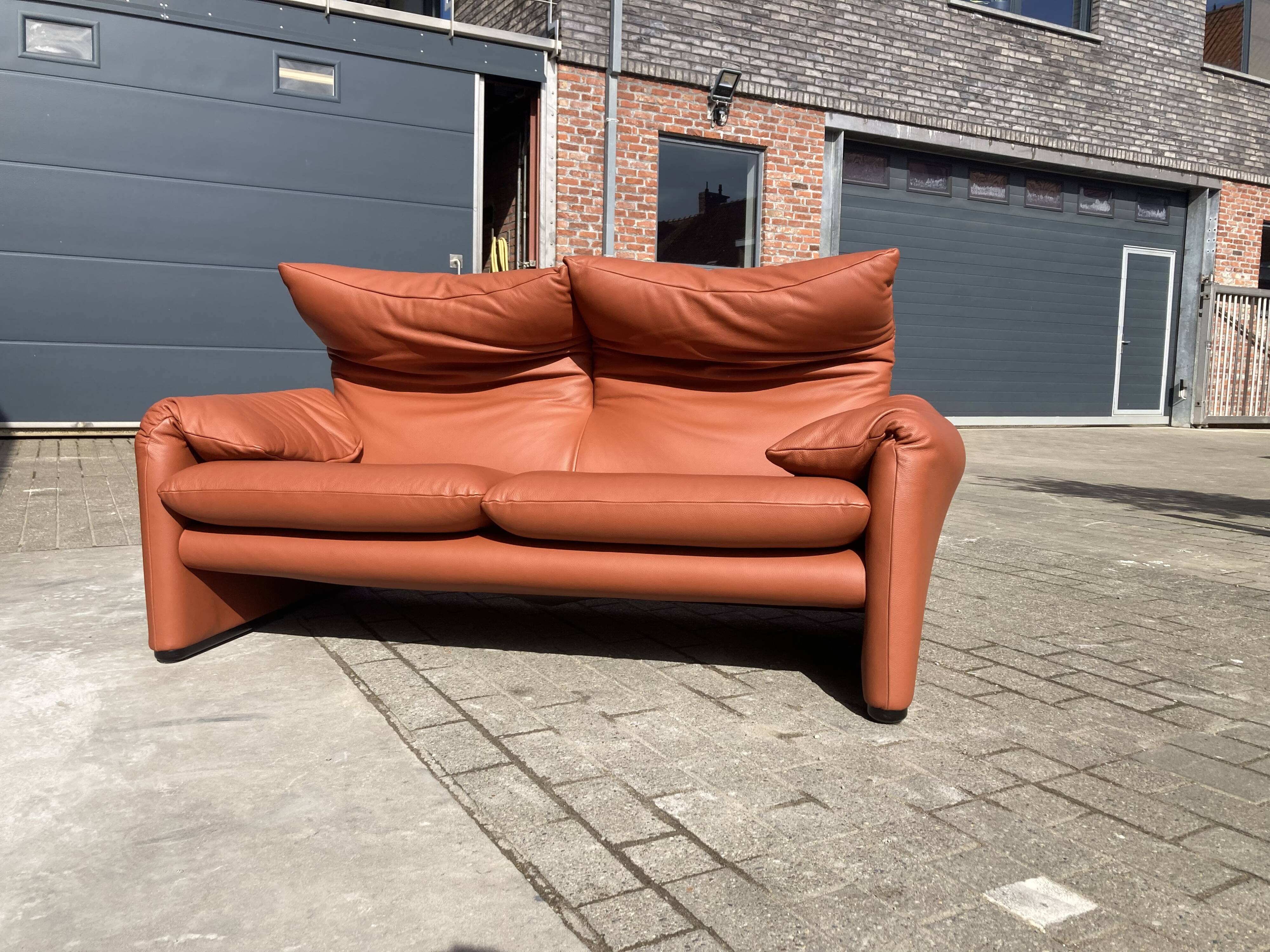 Cassina Maralunga 2seater by Vico Magistretti